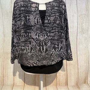 Jennifer Lopez Top Size L Black Flowy detachable Camisole included Preowned
